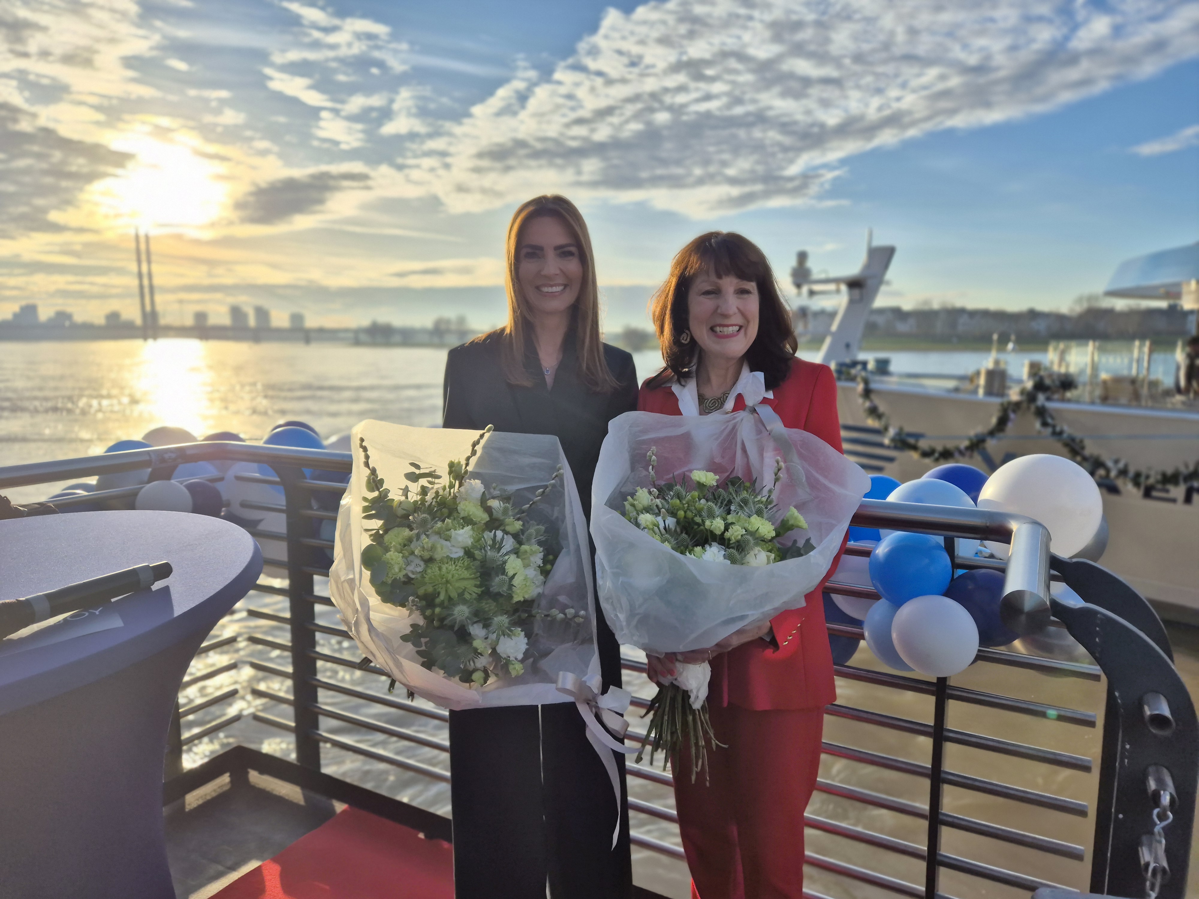 CEO i VIVA Cruises Andrea Kruse og gudmor Jeannine Williamson