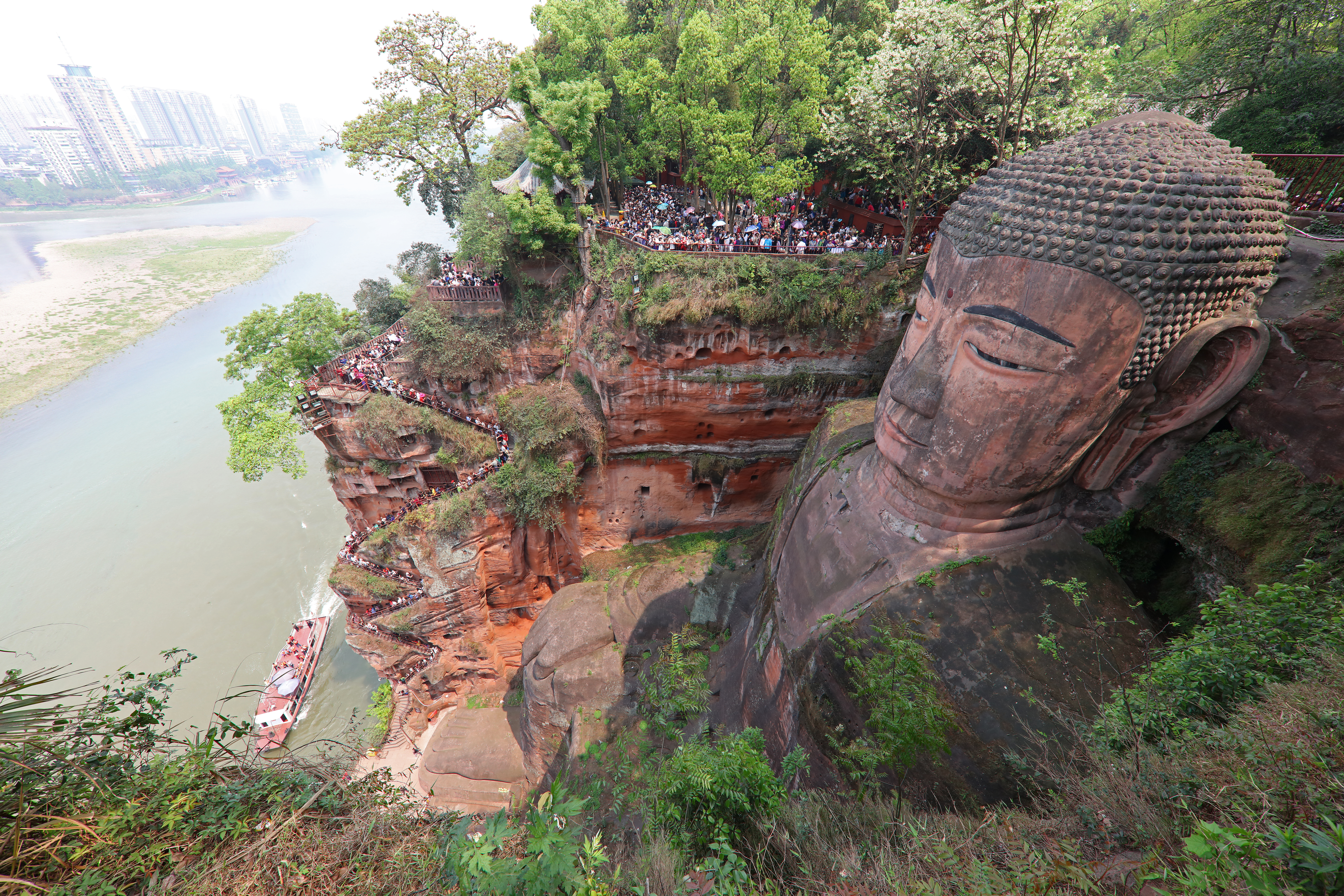 Verdens største Buddha-statue i Leshan, 71 meter høy