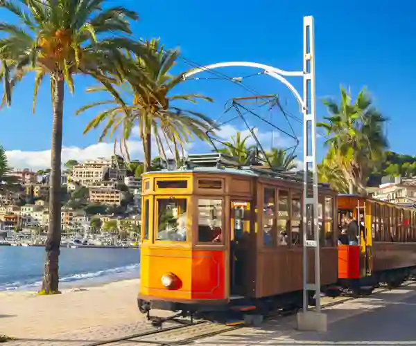 Den gamle sporvognen som går mellom Sóller og Puerto de Sóller