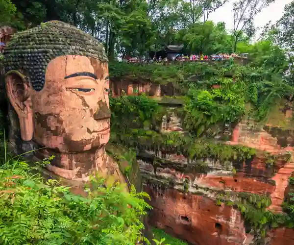Verdens største Buddha-statue i Leshan, 71 meter høy