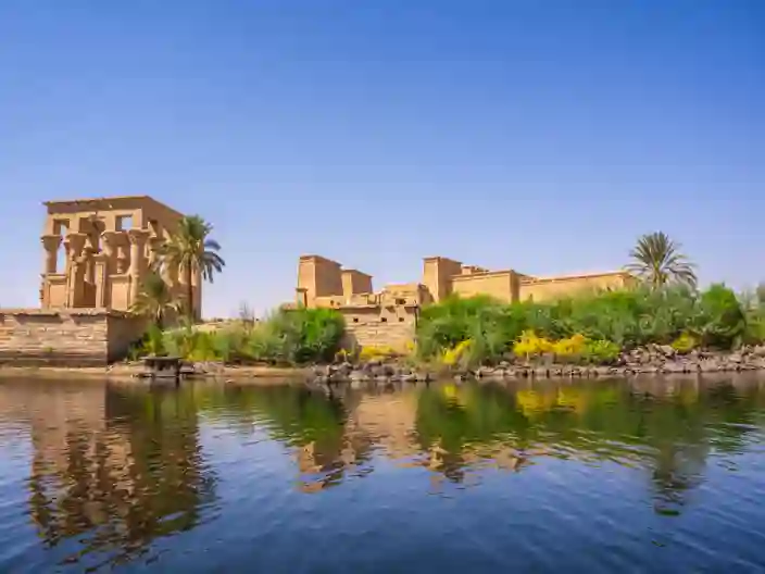 Philae-tempelet og Greco-Roman bygninger sett fra Nilen