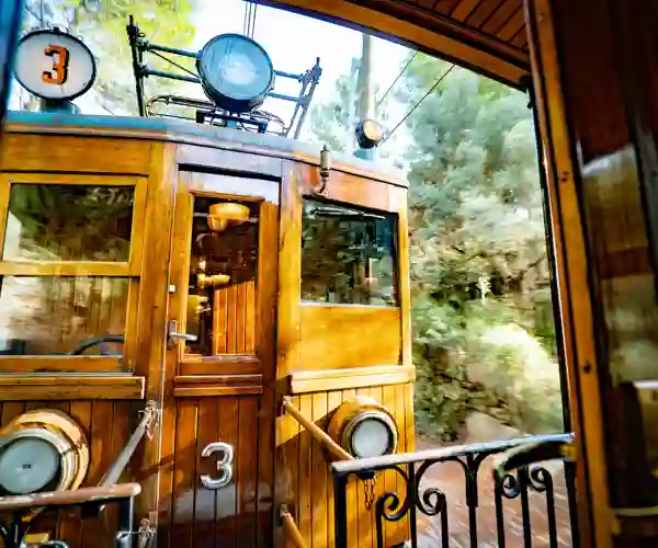 Den gamle sporvognen som går mellom Sóller og Puerto de Sóller