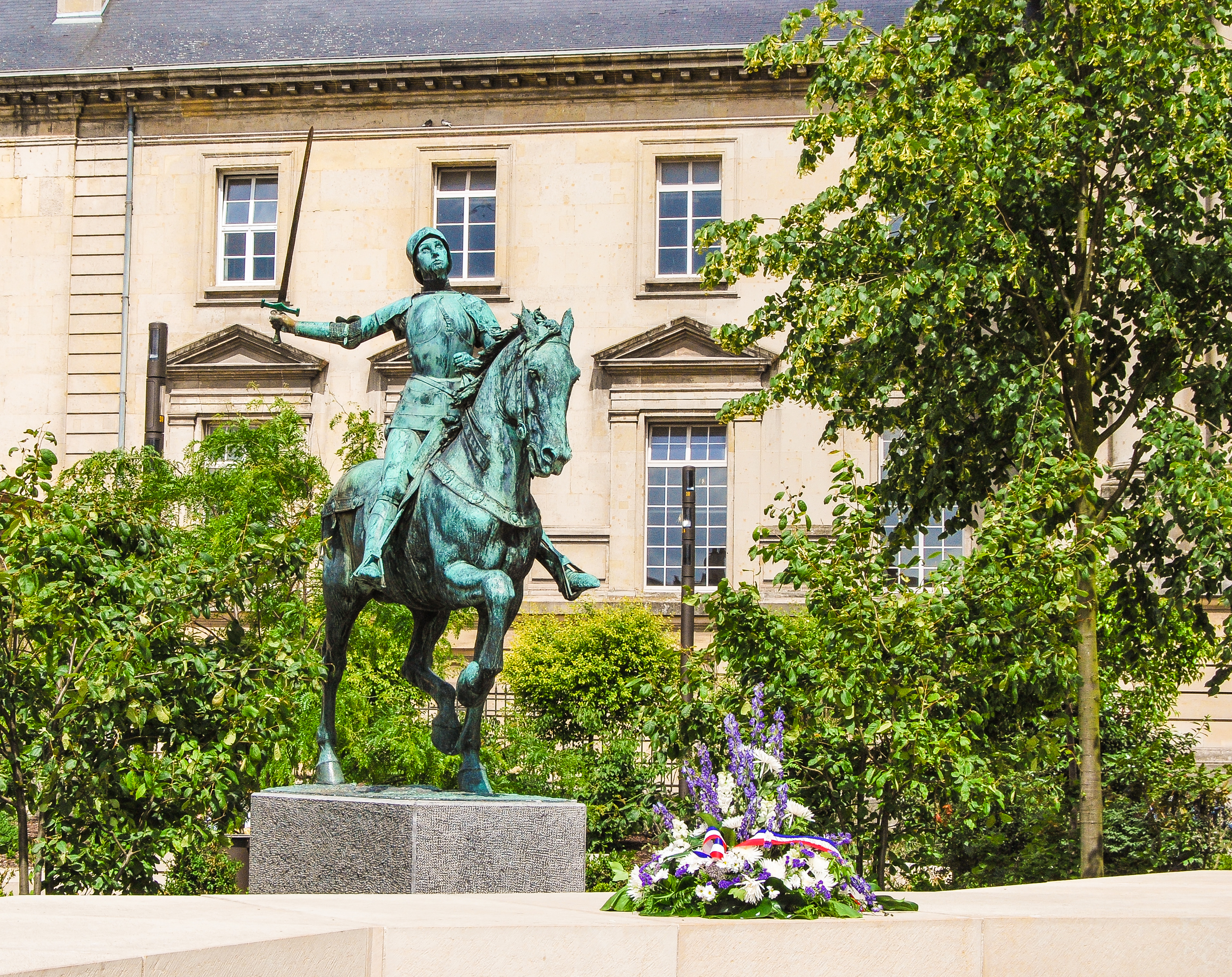 Statue av Jeann d'Arc i Reims