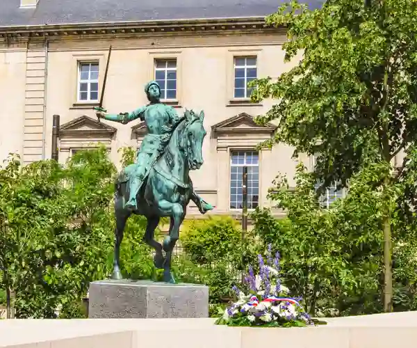 Statue av Jeann d'Arc i Reims
