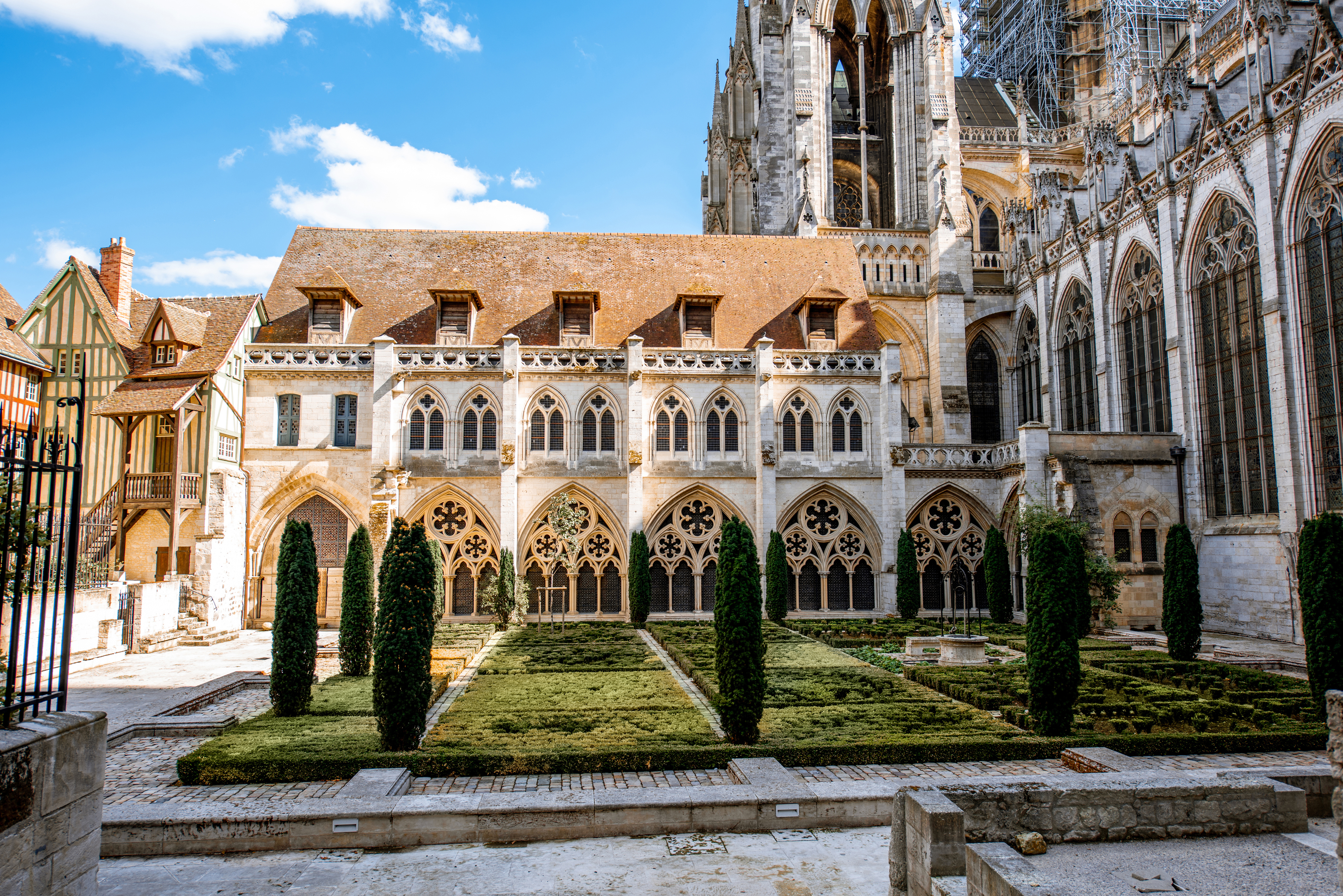 Bakgården til katedralen i Rouen