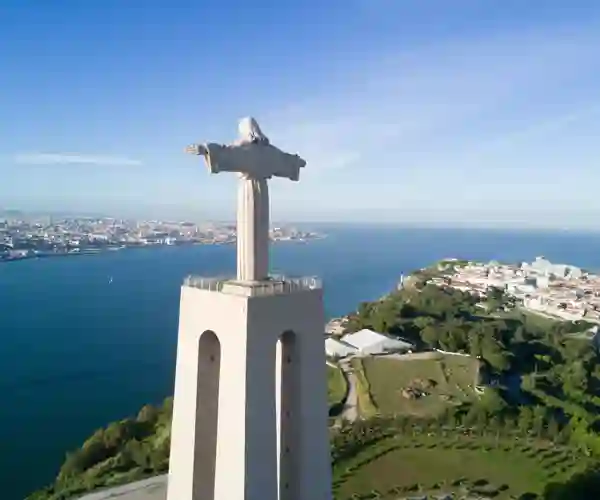 Kristus-statuen ved Ponto 25 de Abril