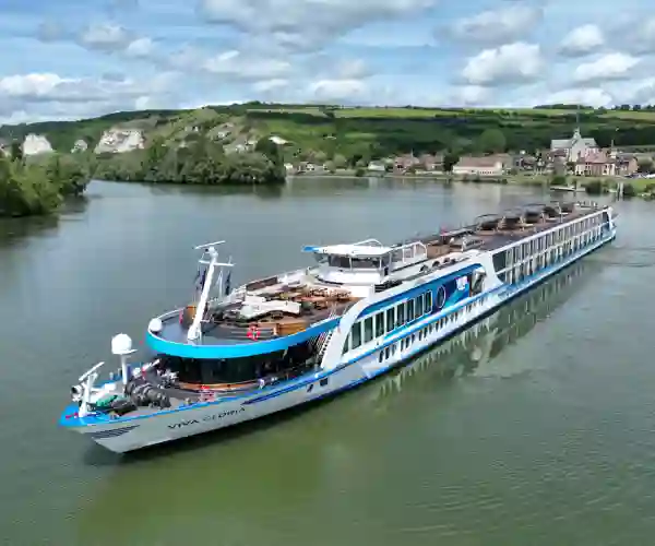 MS VIVA Gloria ved Les Andelys