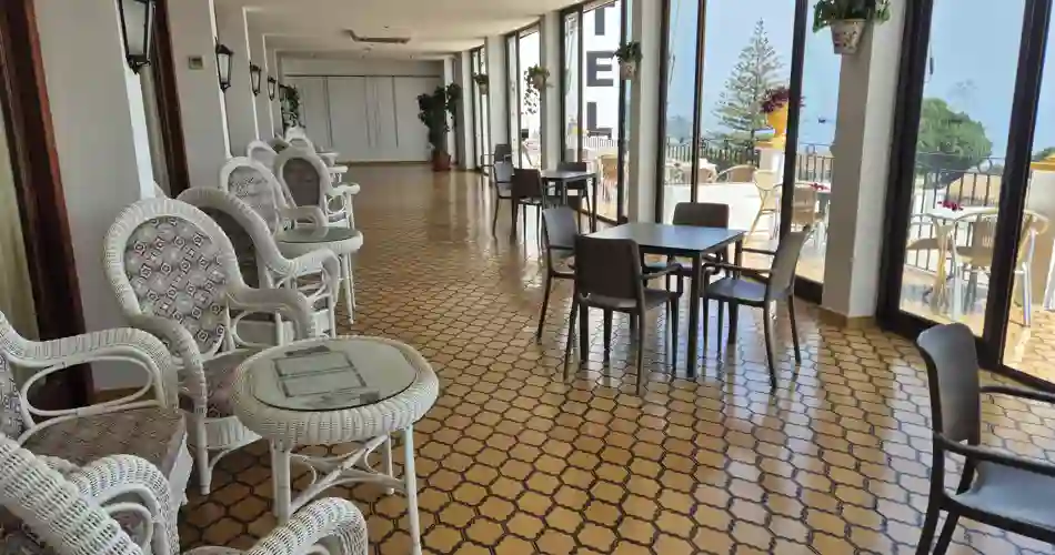 Terrasse og vinterhage på hotellet