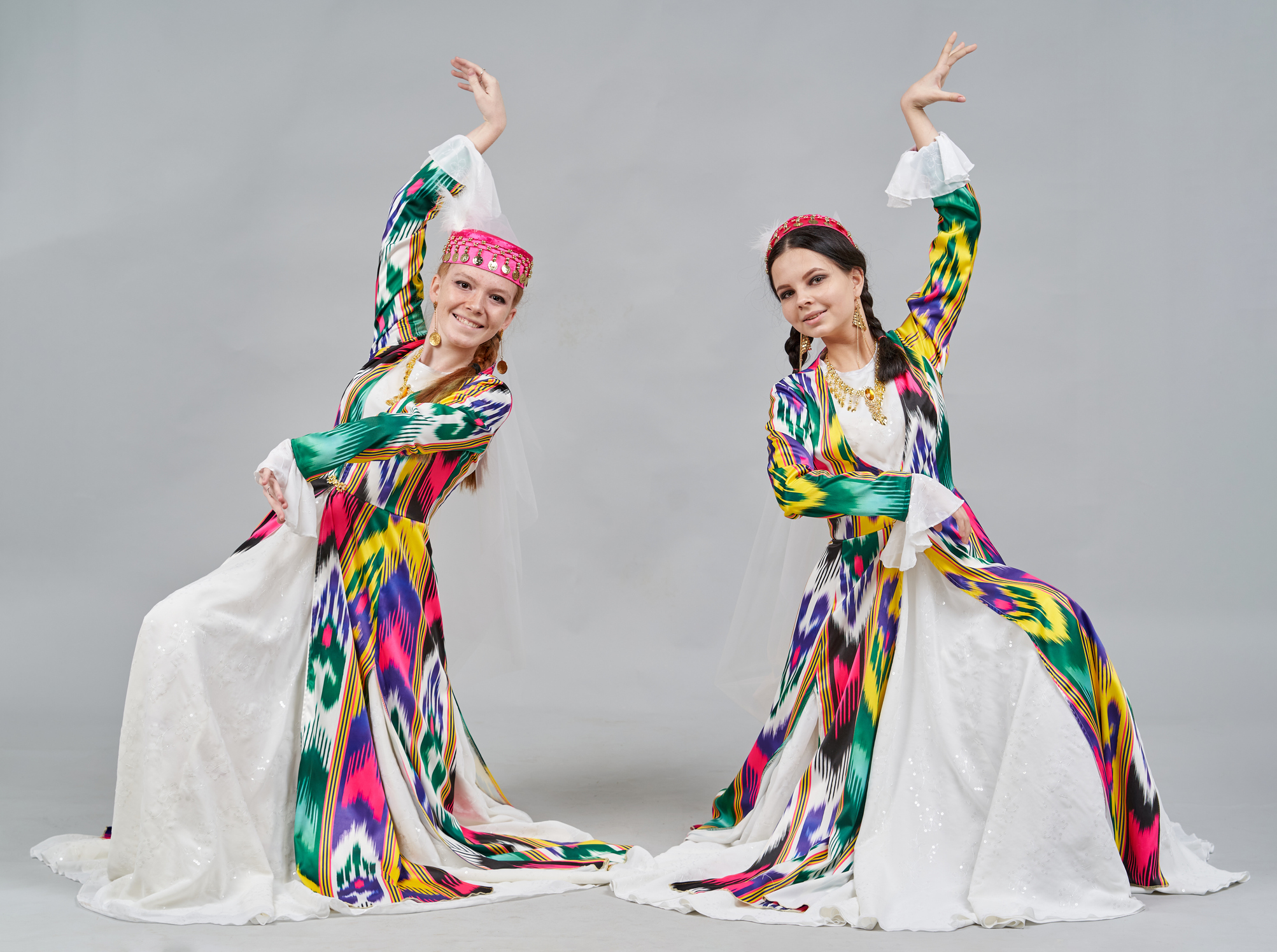 Dansere i tradisjonelle drakter, Usbekistan